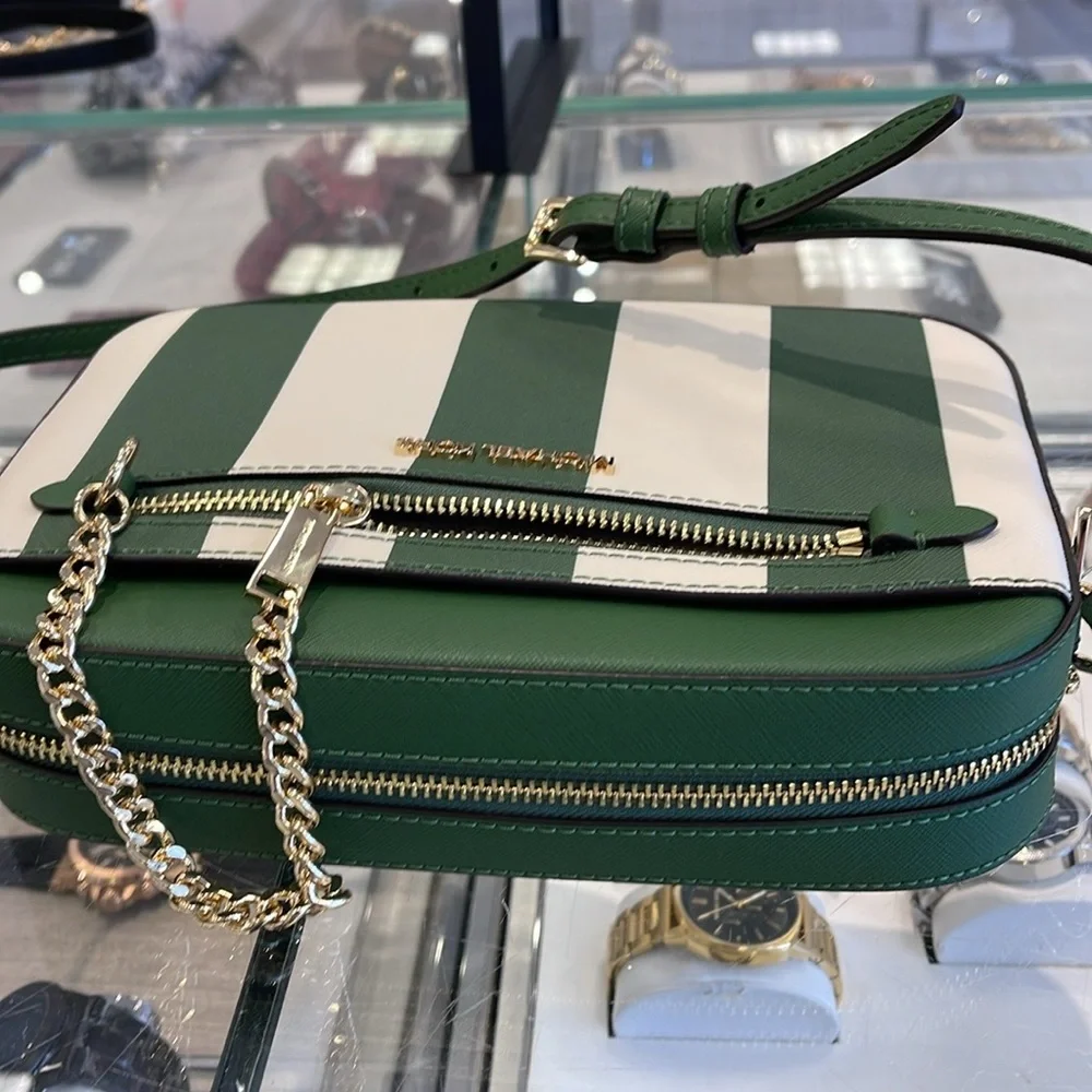 MICHAEL KORS
Jet Set Large EW Zip Chain XBody Saffiano Leather Crossbody Bag
NWT - Picture 9 of 16